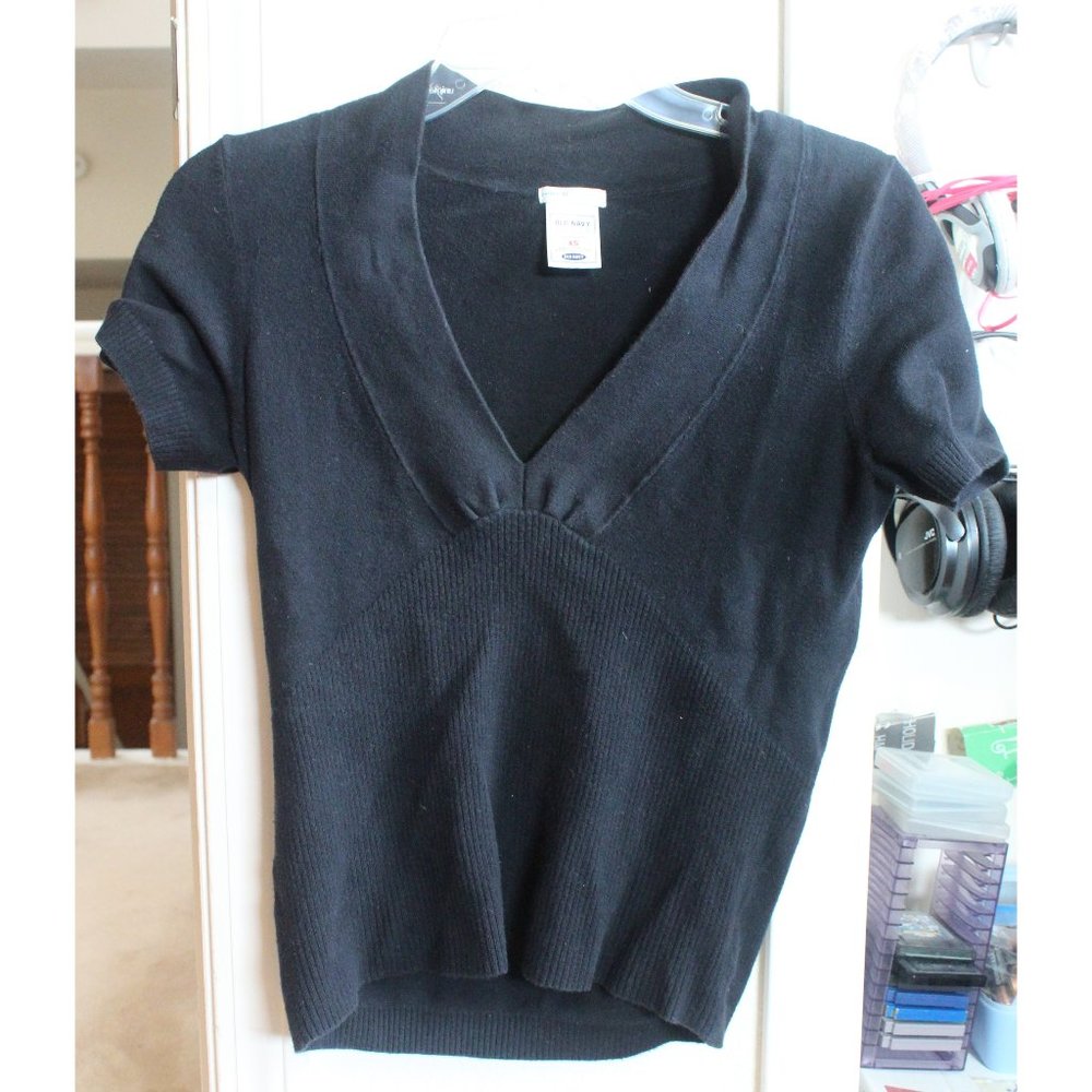 "old navy" black shirt